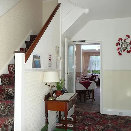 Ashcroft Guest house 3*